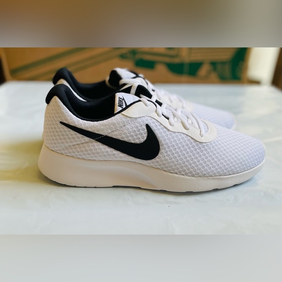 Nike Tanjun white/black new in original box - Picture 1 of 4